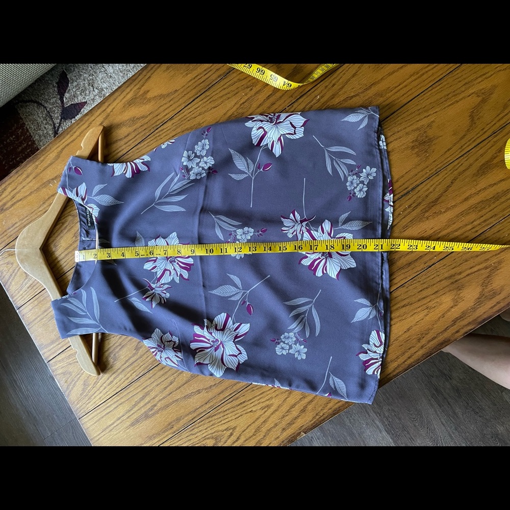 Loft Sleeveless floral print gray NWOT top size XS - Picture 8 of 10